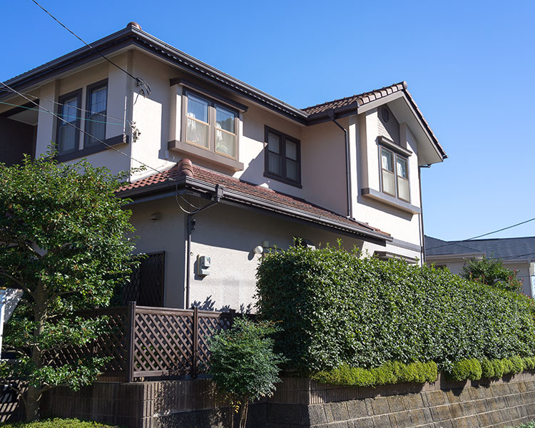 広島市にお住まいのM様が、「相続人の1人が実家に住み続けるために、他の相続人へ代償金を支払った事例」